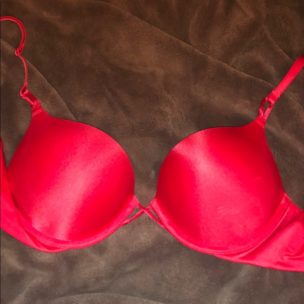 Red Victoria’s Secret Bombshell pushup bra